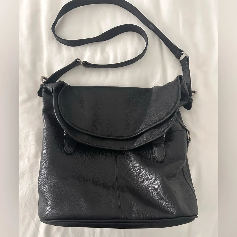 Levenger Black Leather Messenger Bag